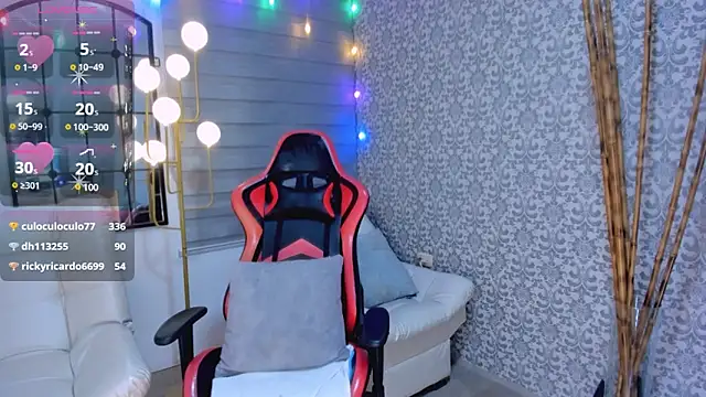 Snapshot of RenataReyes chatting on 01/09/25, 05:02 RenataReyes online show from 01/09/25, 05:02