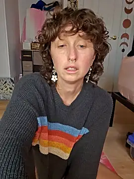 Snapshot of mossy_kiss chatting on 12/17/25, 08:04 mossy kiss online show from 12/17/25, 08:04