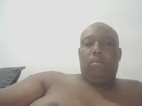 Snapshot of paulpovb chatting on 11/22/25, 01:48 paulpovb online show from 11/22/25, 01:48