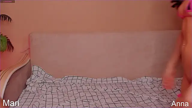 Mari   Anna online show from 01/17/25, 09:17