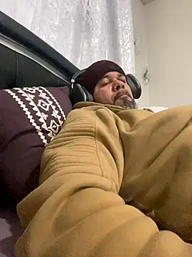 Cristian-Brayan online show from 11/25/25, 11:32