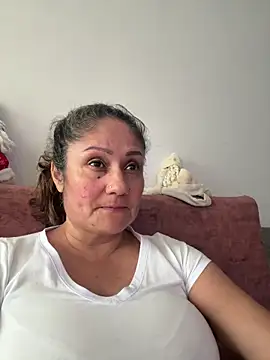 Snapshot of gabiTetas chatting on 12/18/25, 08:37 gabiTetas online show from 12/18/25, 08:37