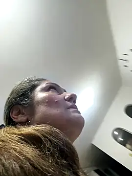 Snapshot of gabiTetas chatting on 12/21/25, 04:52 gabiTetas online show from 12/21/25, 04:52