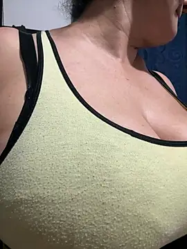 Snapshot of gabiTetas chatting on 04/05/26, 09:01 gabiTetas online show from 04/05/26, 09:01