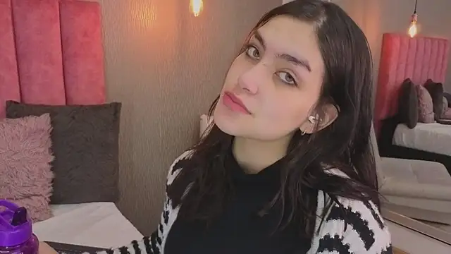 Alexa Thaylor  online show from 04/08/26, 03:01