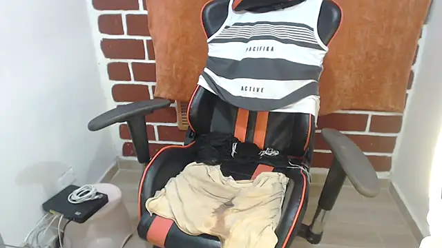 Valentina lara01 online show from 12/03/24, 08:49