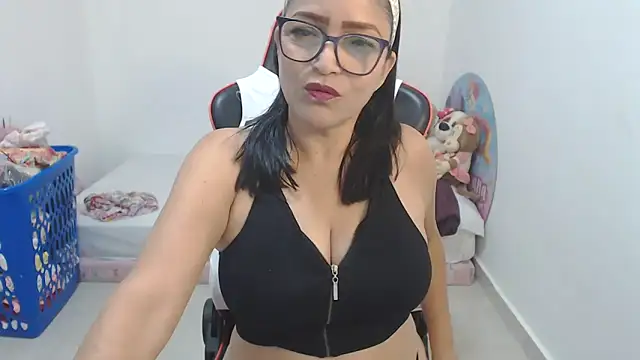 Snapshot of Valentina_lara01 chatting on 02/07/26, 05:00 Valentina lara01 online show from 02/07/26, 05:00