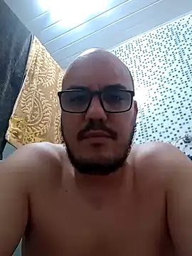 RobertoBuzios22 online show from 12/15/24, 06:26