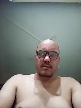 RobertoBuzios22 online show from 10/21/25, 10:10