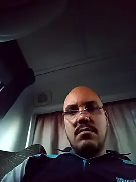 RobertoBuzios22 online show from 11/13/25, 09:03