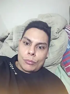 Snapshot of Advogato_69 chatting on 10/28/25, 04:05 Advogato 69 online show from 10/28/25, 04:05