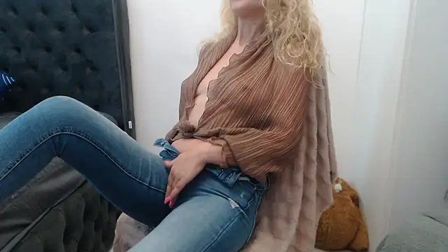Snapshot of mesexylady34 chatting on 07/03/26, 03:18 mesexylady34 online show from 07/03/26, 03:18