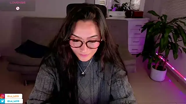 Snapshot of ImLui_lu chatting on 02/13/25, 02:01 ImLui lu online show from 02/13/25, 02:01