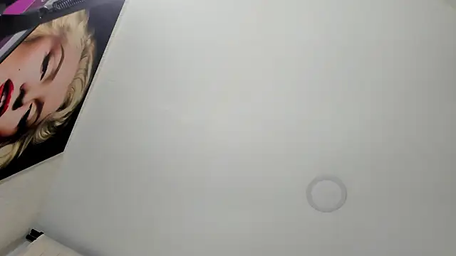 Snapshot of sarita_loven chatting on 12/17/25, 04:40 sarita loven online show from 12/17/25, 04:40