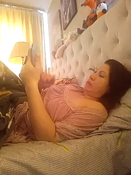 Snapshot of ROXOLANAA_SEXY chatting on 04/04/26, 08:23 ROXOLANAA SEXY online show from 04/04/26, 08:23