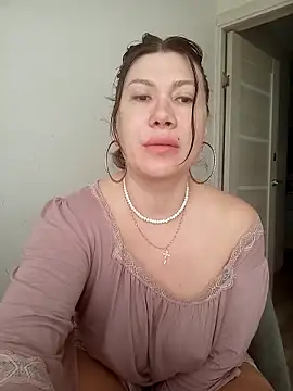 Snapshot of ROXOLANAA_SEXY chatting on 04/06/26, 06:58 ROXOLANAA SEXY online show from 04/06/26, 06:58