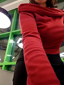 Snapshot of ROXOLANAA_SEXY chatting on 04/14/26, 05:52 ROXOLANAA SEXY online show from 04/14/26, 05:52