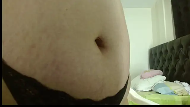 Snapshot of anawatson chatting on 12/04/24, 06:06 anawatson online show from 12/04/24, 06:06