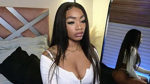 Snapshot of emely_brandon chatting on 01/26/25, 01:20 emely brandon online show from 01/26/25, 01:20