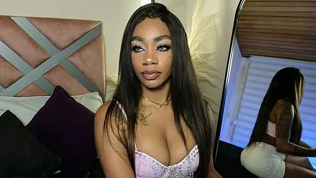 Snapshot of emely_brandon chatting on 02/15/25, 01:21 emely brandon online show from 02/15/25, 01:21