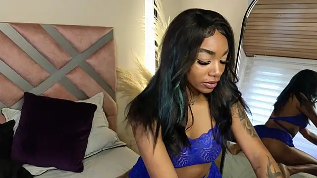 Snapshot of emely_brandon chatting on 03/05/25, 08:10 emely brandon online show from 03/05/25, 08:10