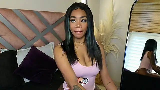 Snapshot of emely_brandon chatting on 03/11/25, 06:52 emely brandon online show from 03/11/25, 06:52