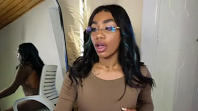 Snapshot of emely_brandon chatting on 03/12/25, 04:46 emely brandon online show from 03/12/25, 04:46