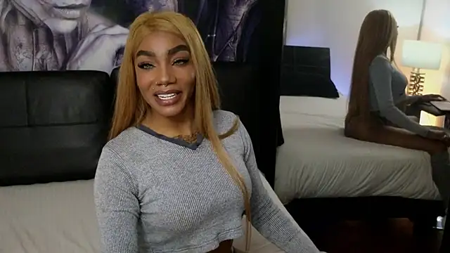 Snapshot of emely_brandon chatting on 11/17/25, 03:01 emely brandon online show from 11/17/25, 03:01