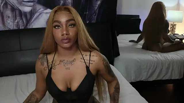 Snapshot of emely_brandon chatting on 11/20/25, 04:45 emely brandon online show from 11/20/25, 04:45