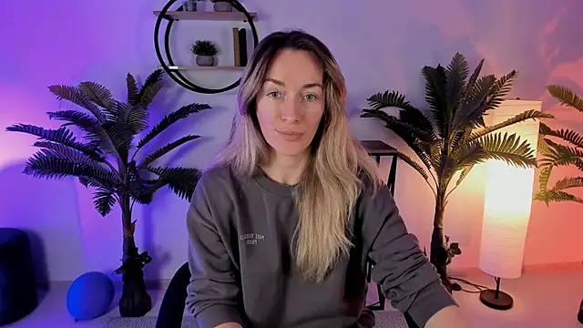 RebeccaMartinez online show from 01/04/25, 07:24