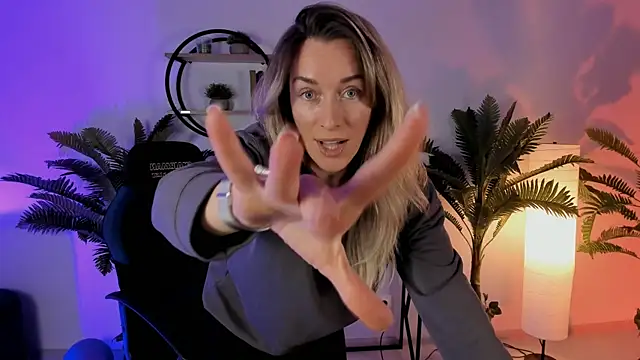 RebeccaMartinez online show from 01/05/25, 04:58