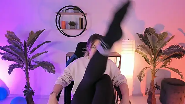 RebeccaMartinez online show from 01/11/25, 08:11