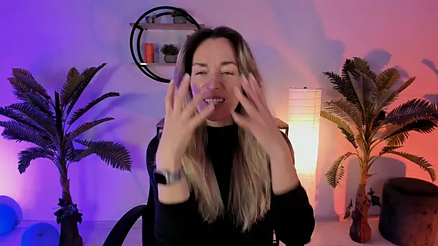 RebeccaMartinez online show from 01/12/25, 05:13