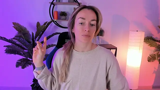 RebeccaMartinez online show from 02/07/25, 05:20