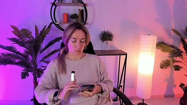 RebeccaMartinez online show from 02/09/25, 05:19