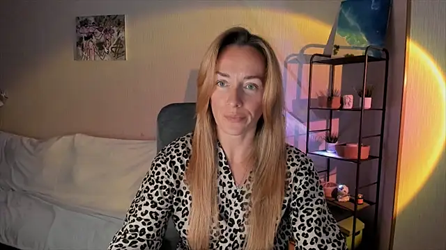 RebeccaMartinez online show from 09/26/25, 07:56