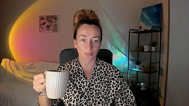 RebeccaMartinez online show from 10/15/25, 10:15