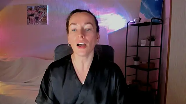 RebeccaMartinez online show from 11/19/25, 08:47