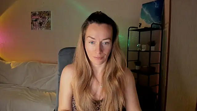 RebeccaMartinez online show from 11/22/25, 08:02