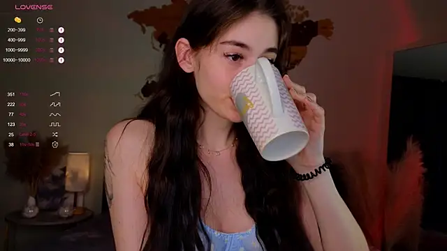 Snapshot of AuroraMari chatting on 03/04/25, 05:32 AuroraMari online show from 03/04/25, 05:32