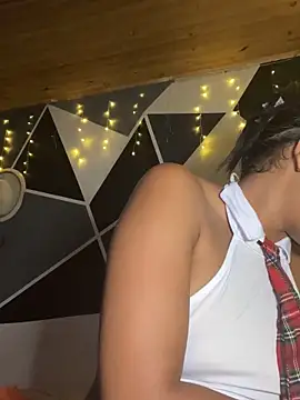 Snapshot of emilyharber chatting on 09/29/25, 07:08 emilyharber online show from 09/29/25, 07:08