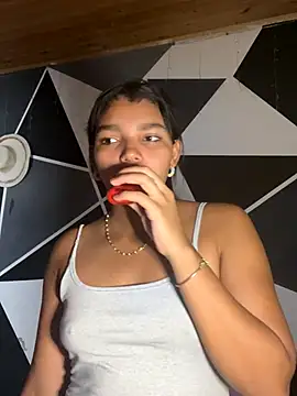 Snapshot of emilyharber chatting on 10/07/25, 07:44 emilyharber online show from 10/07/25, 07:44