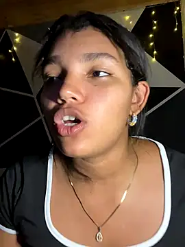 Snapshot of emilyharber chatting on 10/15/25, 07:25 emilyharber online show from 10/15/25, 07:25