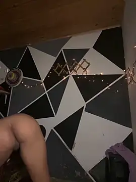 Snapshot of emilyharber chatting on 04/10/26, 08:02 emilyharber online show from 04/10/26, 08:02