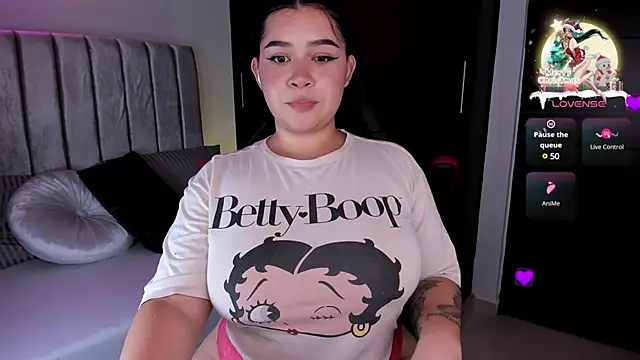 daniela hornny online show from 12/29/24, 03:11