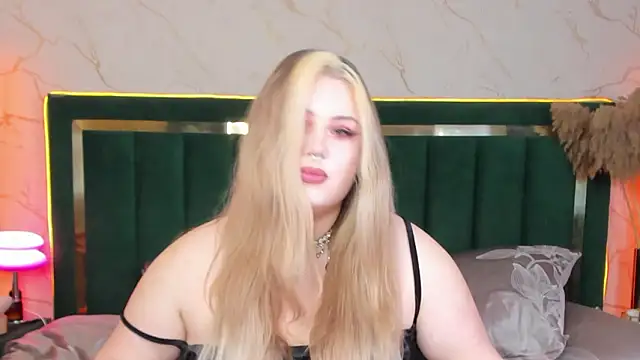 Snapshot of rosal1a chatting on 03/12/26, 06:03 rosal1a online show from 03/12/26, 06:03