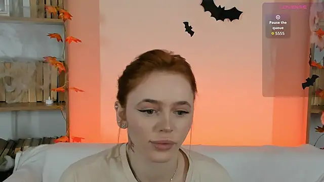 Snapshot of Phoenix_Margo chatting on 10/29/25, 03:31 Phoenix Margo online show from 10/29/25, 03:31