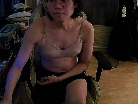 Snapshot of swimsuitloves chatting on 03/30/26, 11:06 swimsuitloves online show from 03/30/26, 11:06