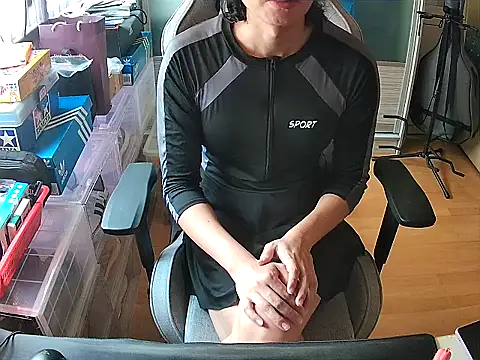 Snapshot of swimsuitloves chatting on 04/23/26, 04:14 swimsuitloves online show from 04/23/26, 04:14