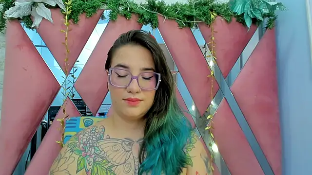 Snapshot of DEVA_BLUE_ chatting on 01/08/25, 07:13 DEVA BLUE  online show from 01/08/25, 07:13